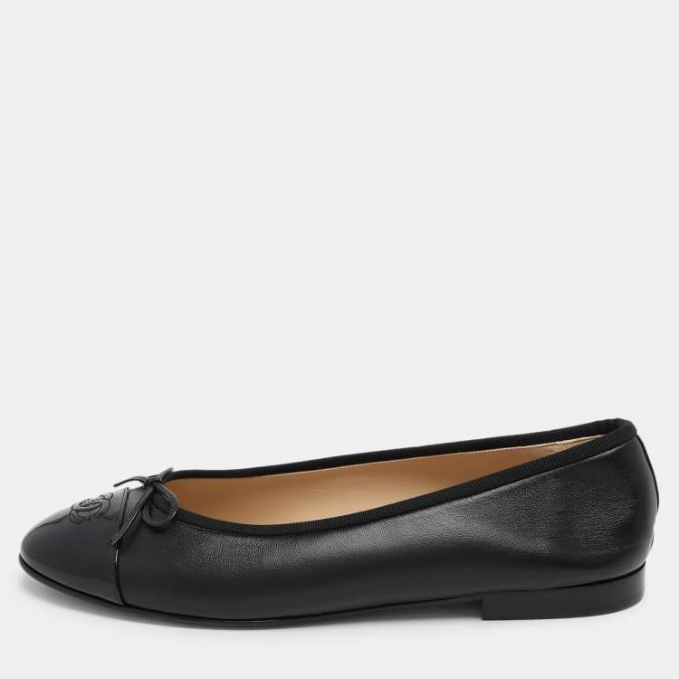 Pre Owned Chanel Black Patent and Leather CC Cap Toe Bow Ballet Flats Size 42