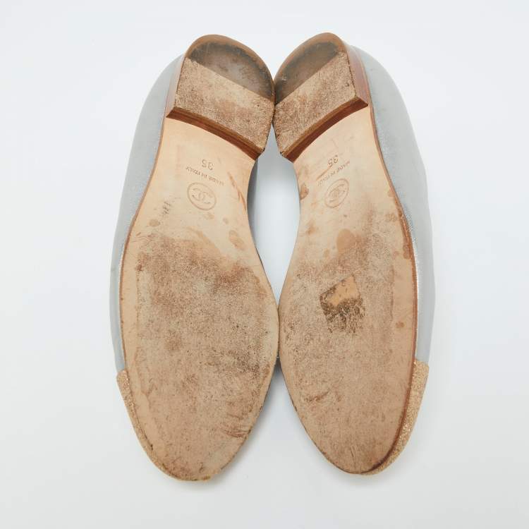 Pre Owned Chanel Grey/Gold Leather CC Cap Toe Ballet Flats Size 35