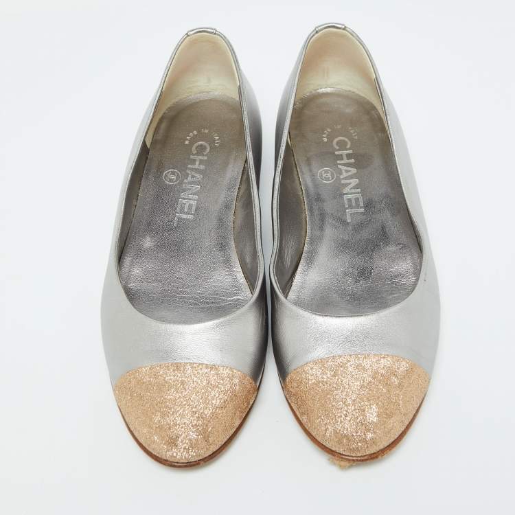 Pre Owned Chanel Grey/Gold Leather CC Cap Toe Ballet Flats Size 35