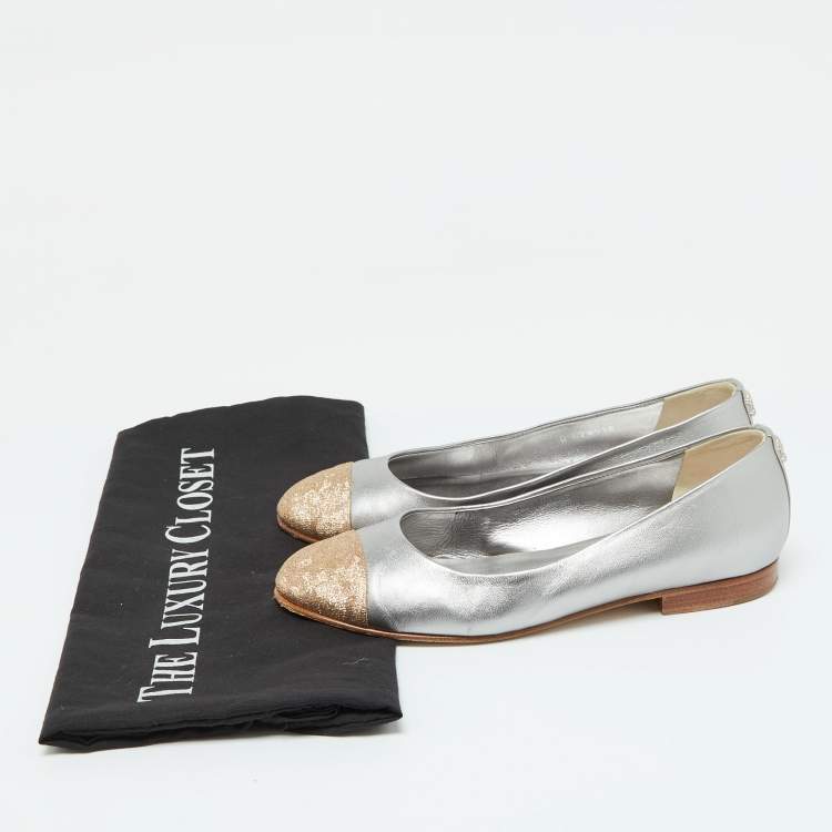 Pre Owned Chanel Grey/Gold Leather CC Cap Toe Ballet Flats Size 35