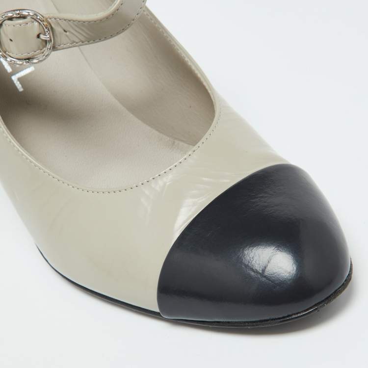 Pre Owned Chanel Grey/Black Leather Pumps Size 38.5