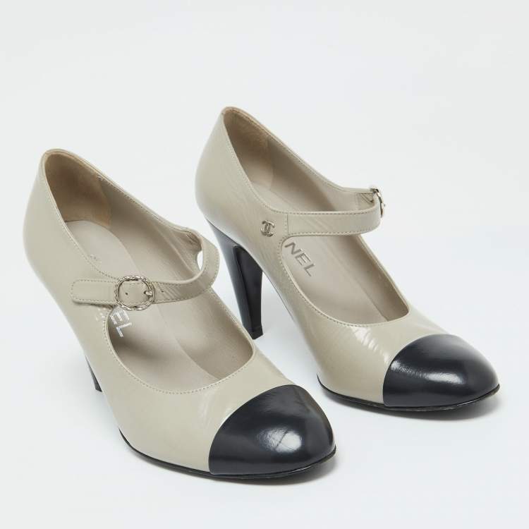 Pre Owned Chanel Grey/Black Leather Pumps Size 38.5