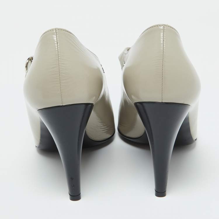 Pre Owned Chanel Grey/Black Leather Pumps Size 38.5