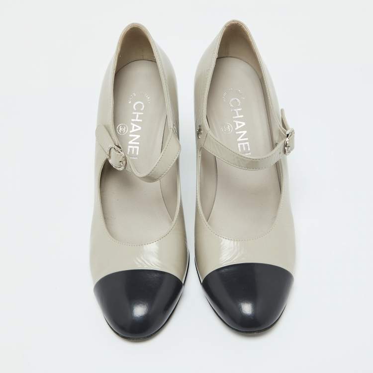 Pre Owned Chanel Grey/Black Leather Pumps Size 38.5