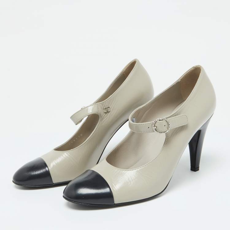 Pre Owned Chanel Grey/Black Leather Pumps Size 38.5