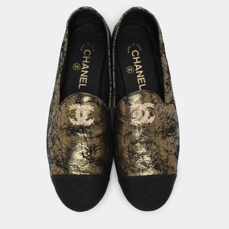 Pre Owned Chanel Gold/Black Printed Suede and Fabric CC Cap Toe Loafers Size 39