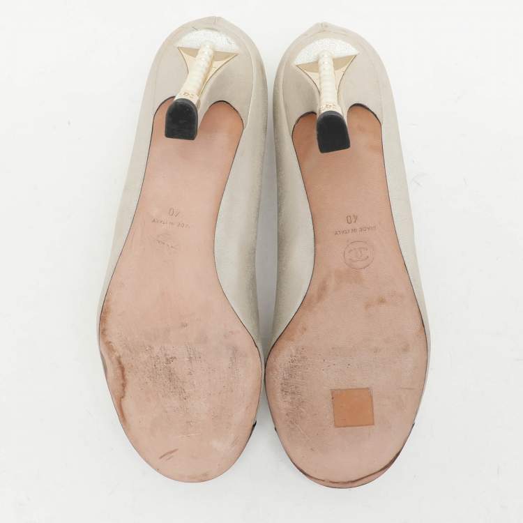 Pre Owned Chanel Silver/Black Leather Cap Toe Embellished Pumps Size 40