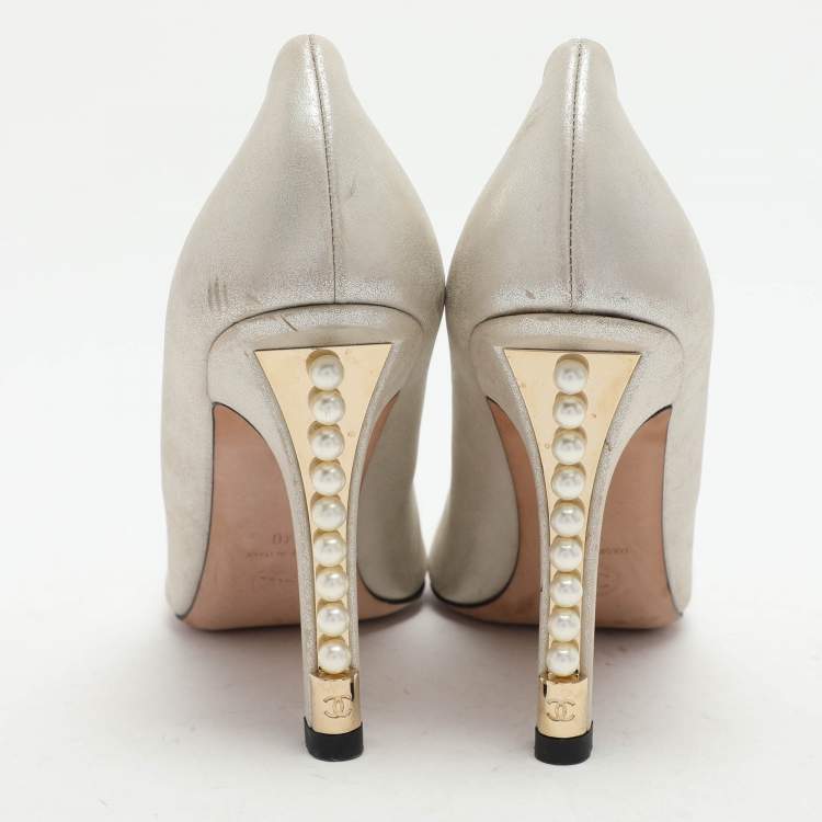Pre Owned Chanel Silver/Black Leather Cap Toe Embellished Pumps Size 40