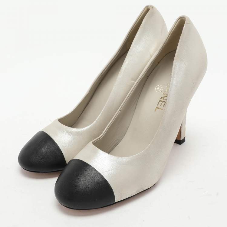 Pre Owned Chanel Silver/Black Leather Cap Toe Embellished Pumps Size 40