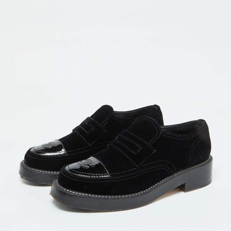 Pre Owned Chanel Black Velvet and Patent Leather CC Slip on Loafers Size 39.5