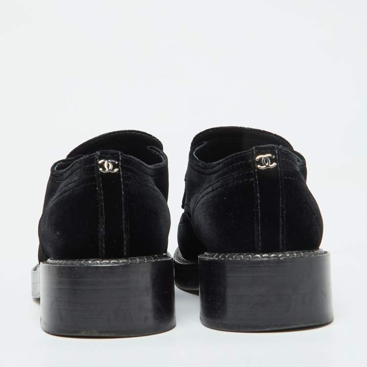 Pre Owned Chanel Black Velvet and Patent Leather CC Slip on Loafers Size 39.5
