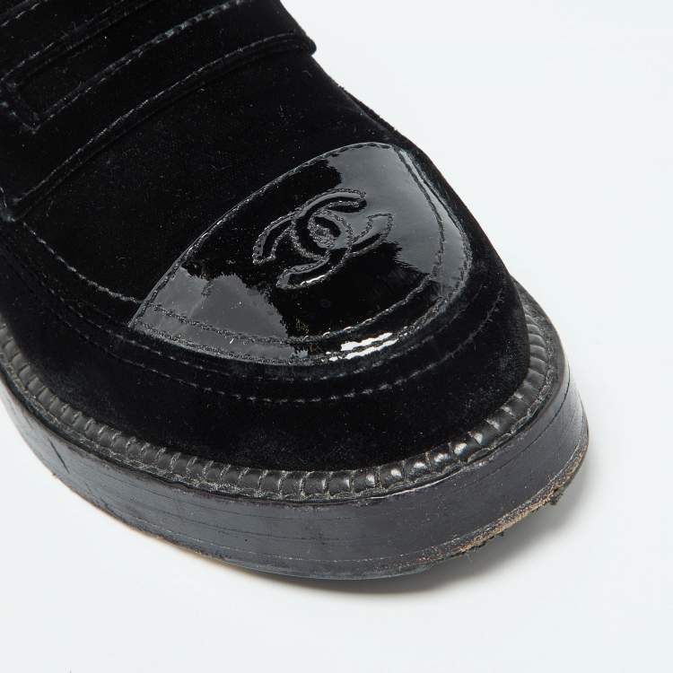Pre Owned Chanel Black Velvet and Patent Leather CC Slip on Loafers Size 39.5