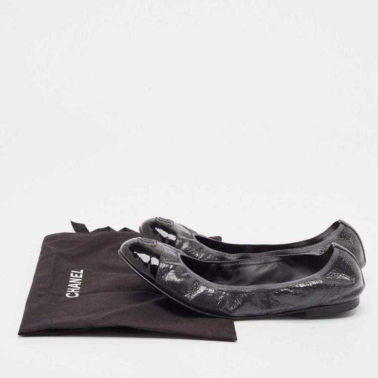 Pre Owned Chanel Grey/Black Patent Leather CC Scrunch Ballet Flats Size 42