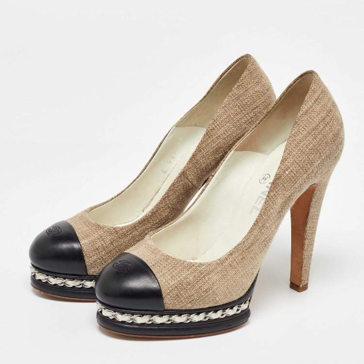 Pre Owned Chanel Beige/Black Fabric and Leather CC Cap Toe Platform Pumps Size 39