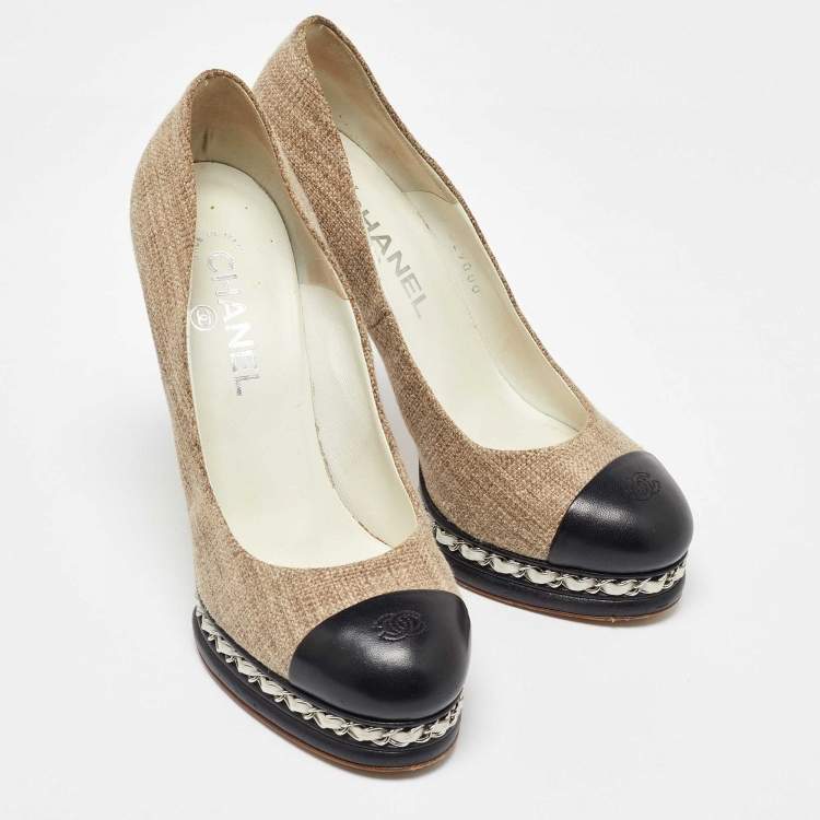 Pre Owned Chanel Beige/Black Fabric and Leather CC Cap Toe Platform Pumps Size 39