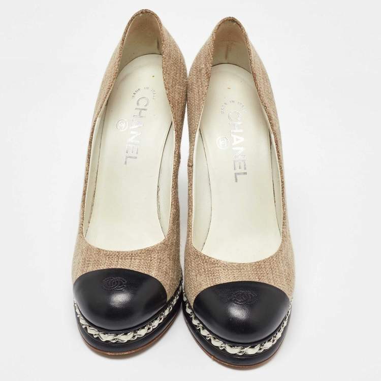 Pre Owned Chanel Beige/Black Fabric and Leather CC Cap Toe Platform Pumps Size 39
