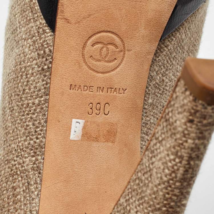 Pre Owned Chanel Beige/Black Fabric and Leather CC Cap Toe Platform Pumps Size 39
