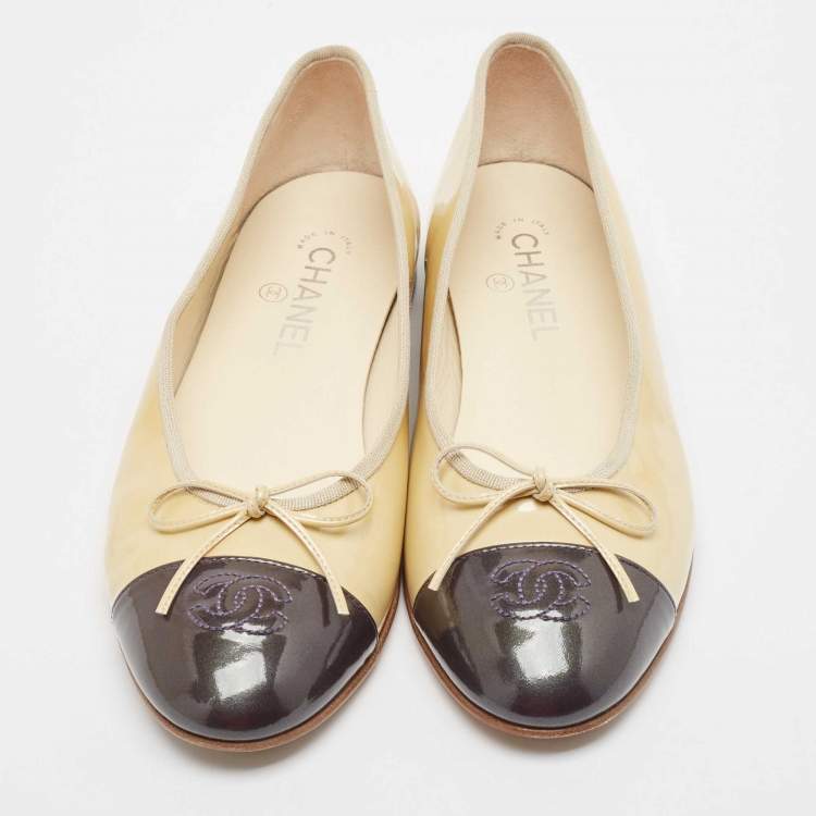 Pre Owned Chanel Beige/Black Patent Leather CC Ballet Flats Size 42