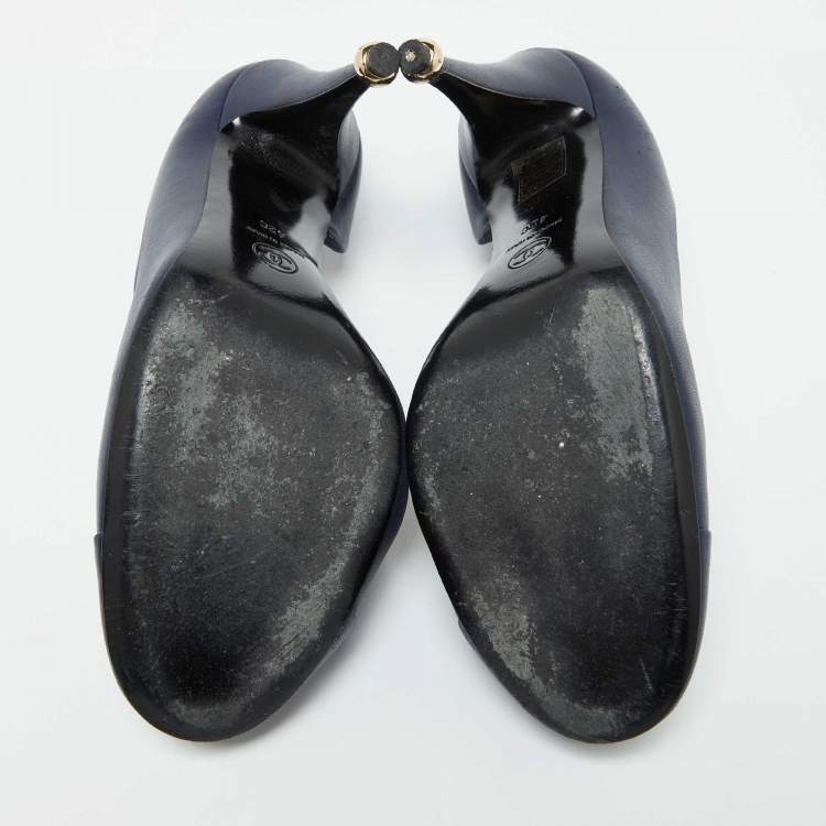 Pre Owned Chanel Navy Blue Leather Camellia Accent D'orsay Pumps Size 42
