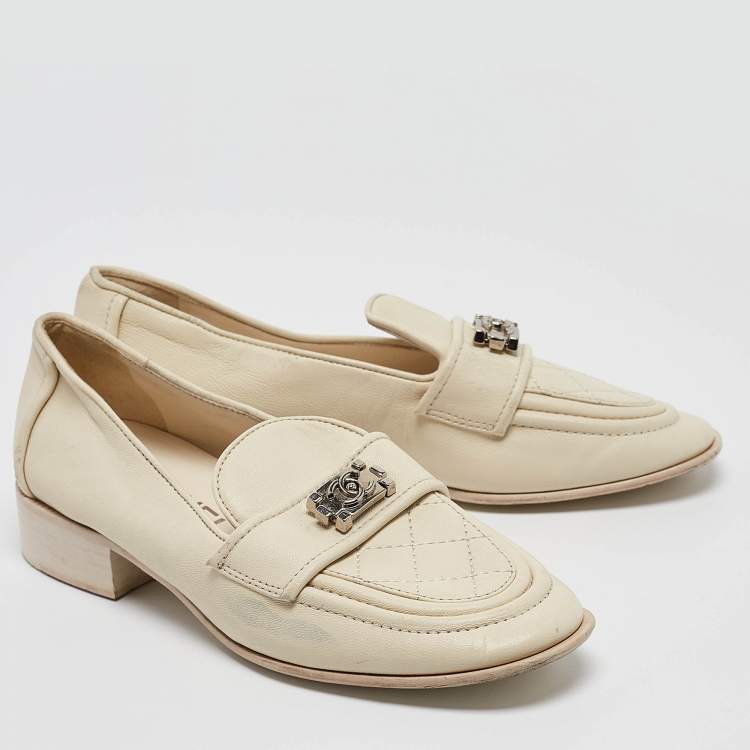 Pre Owned Chanel Off White Leather CC Buckle Loafers Size 35