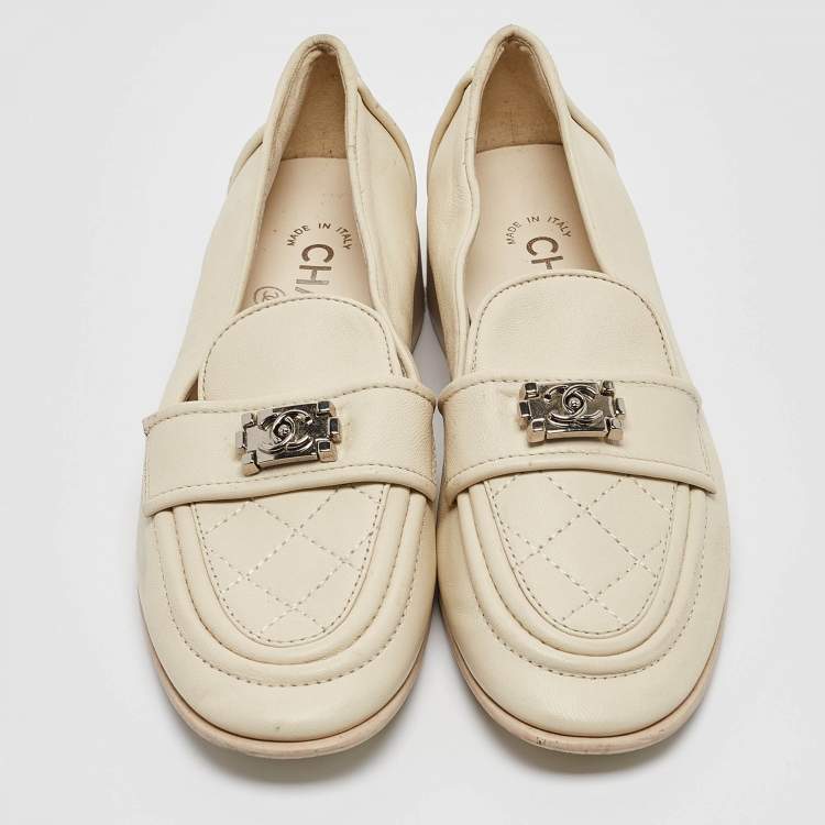 Pre Owned Chanel Off White Leather CC Buckle Loafers Size 35
