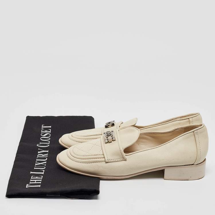 Pre Owned Chanel Off White Leather CC Buckle Loafers Size 35