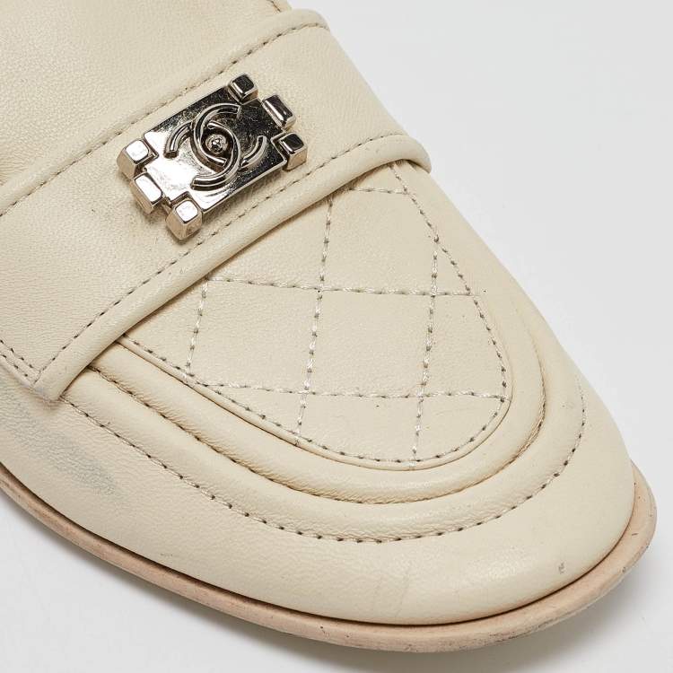 Pre Owned Chanel Off White Leather CC Buckle Loafers Size 35
