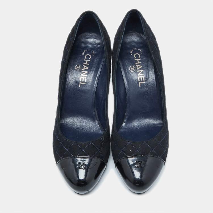 Pre Owned Chanel Navy Blue/Black Quilted Suede and Patent Leather CC Cap Toe Pumps Size 41