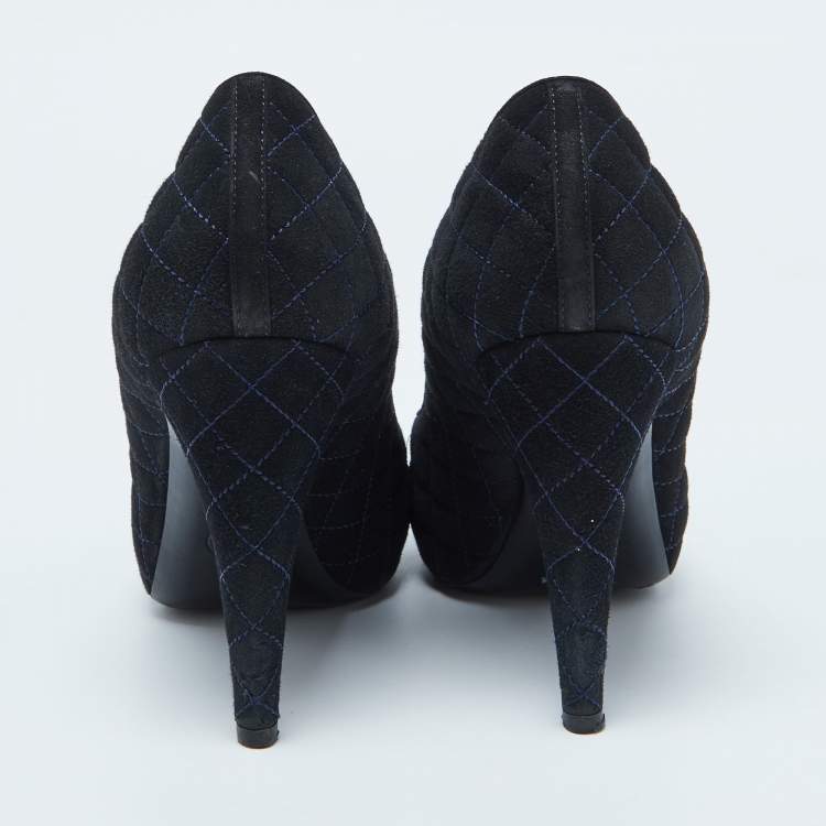 Pre Owned Chanel Navy Blue/Black Quilted Suede and Patent Leather CC Cap Toe Pumps Size 41
