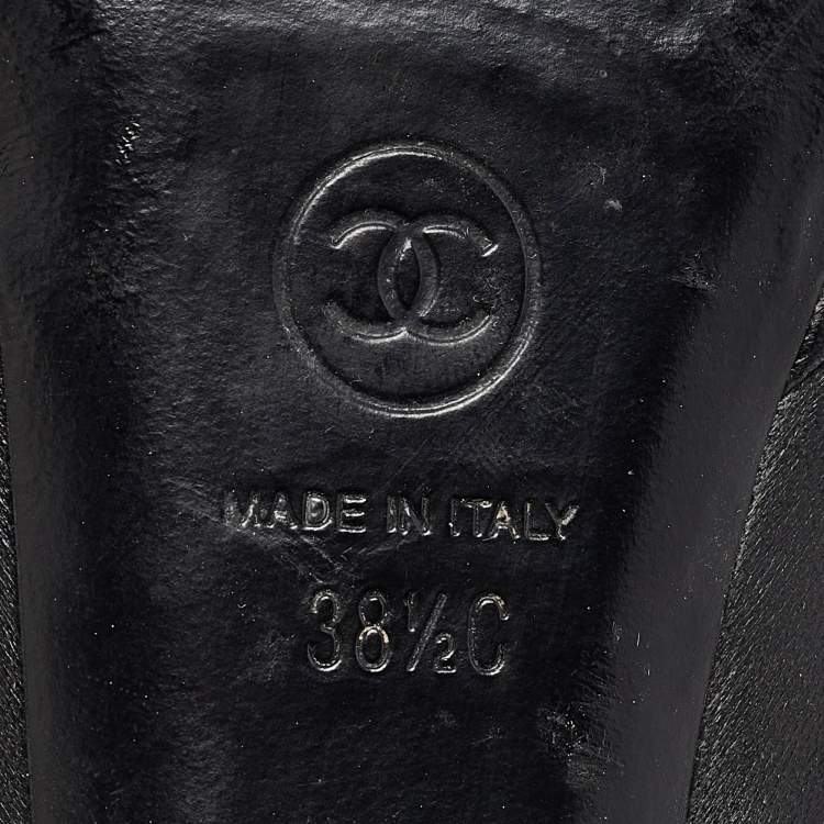 Pre Owned Chanel Black Leather Chain Detail Cap Toe Mid Length Boots Size 38.5