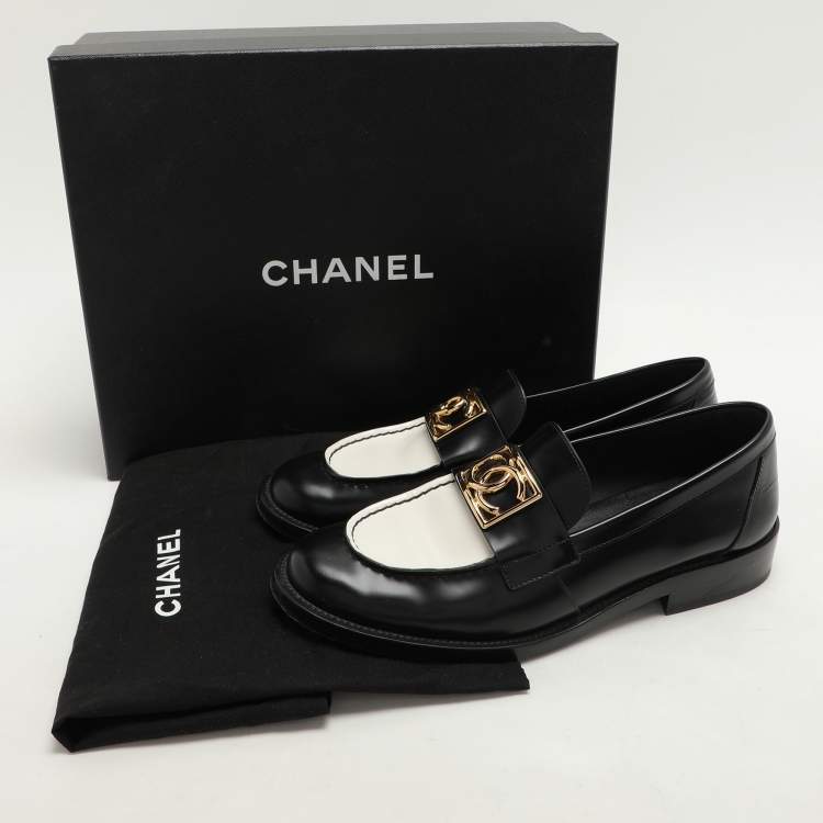 Pre Owned Chanel Black/White Leather CC Loafers Size 39