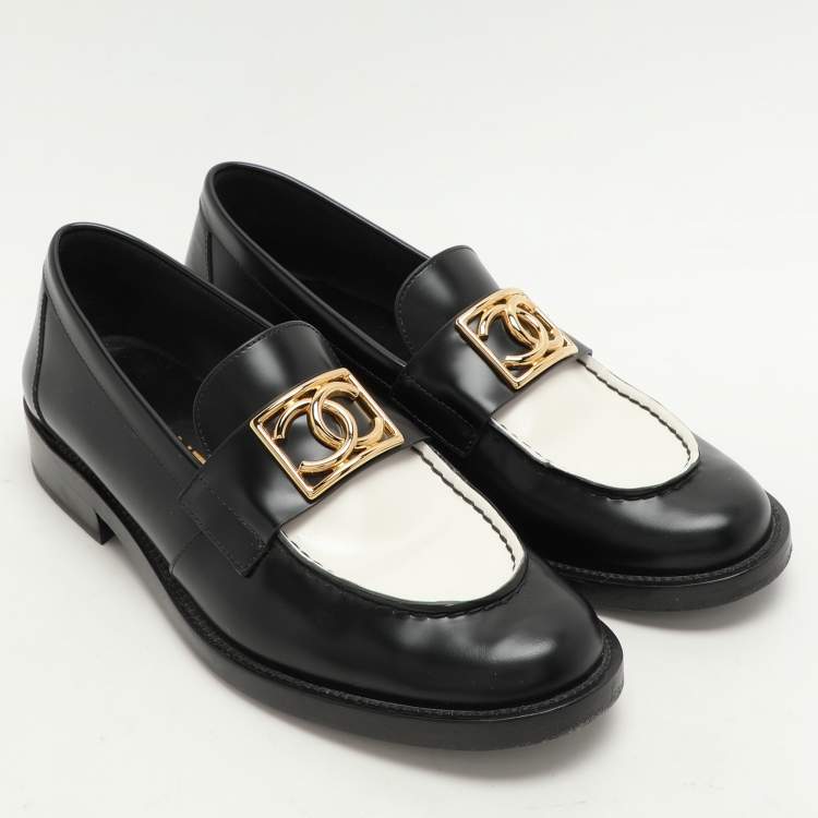Pre Owned Chanel Black/White Leather CC Loafers Size 39