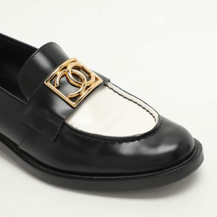 Pre Owned Chanel Black/White Leather CC Loafers Size 39
