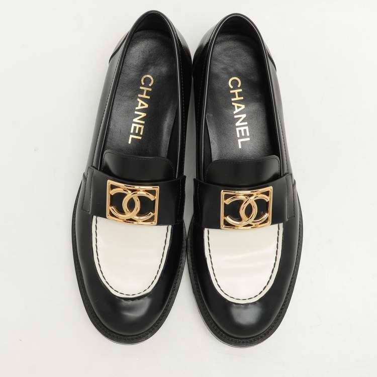 Pre Owned Chanel Black/White Leather CC Loafers Size 39