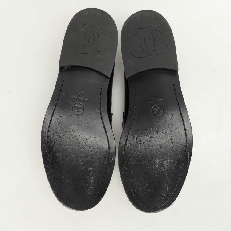 Pre Owned Chanel Black/White Leather CC Loafers Size 39