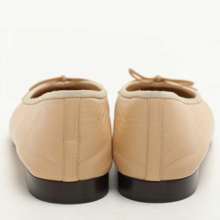 Pre Owned Chanel Beige/Black Leather CC Bow Ballet Flats Size 38.5