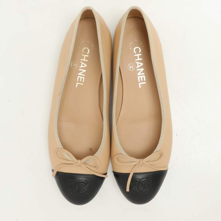 Pre Owned Chanel Beige/Black Leather CC Bow Ballet Flats Size 38.5