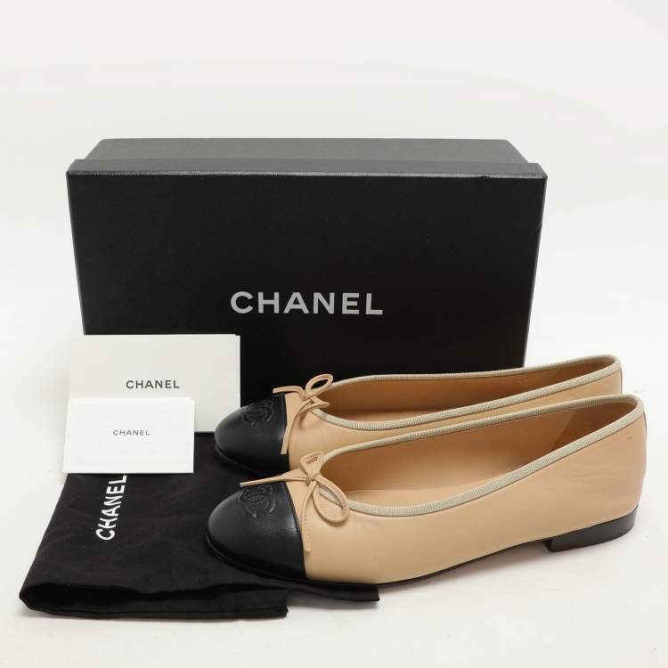 Pre Owned Chanel Beige/Black Leather CC Bow Ballet Flats Size 38.5