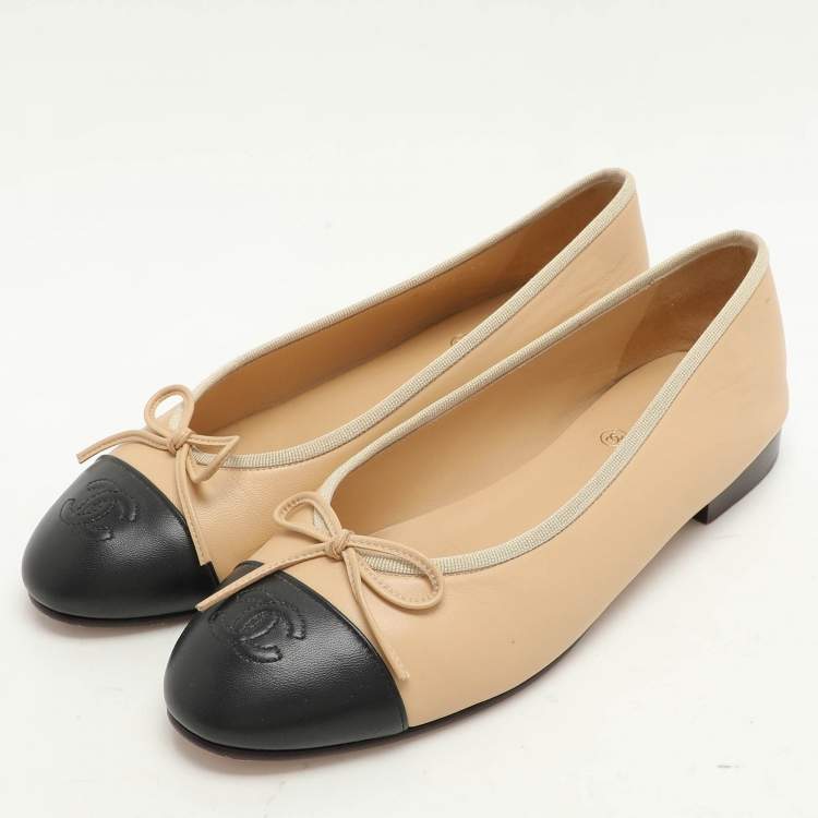 Pre Owned Chanel Beige/Black Leather CC Bow Ballet Flats Size 38.5