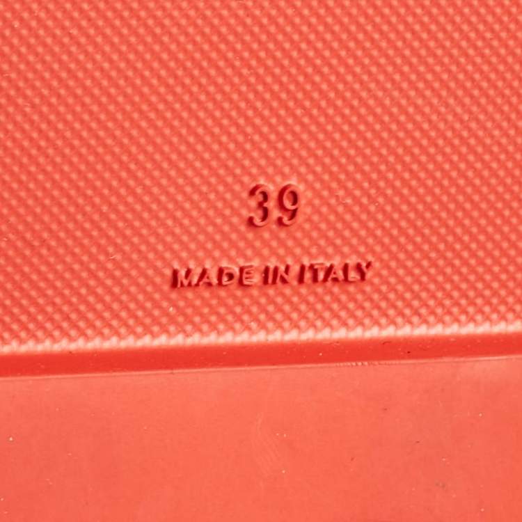 Pre Owned Chanel Red Rubber CC Dad Sandals Size 39