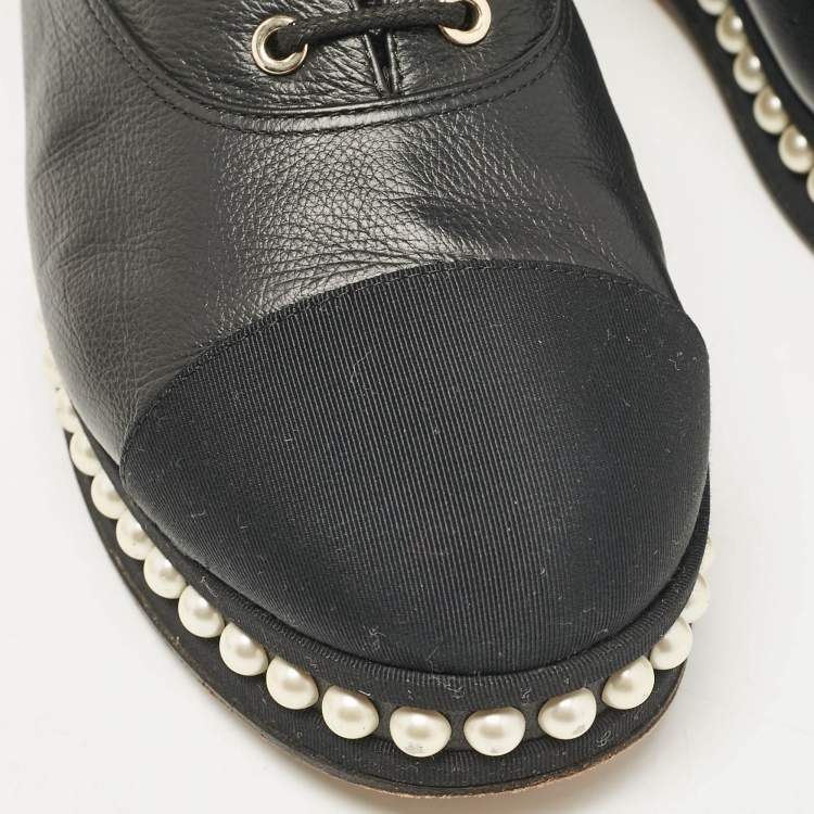 Pre Owned Chanel Black Leather and Fabric CC Faux Pearl Lace Up Oxfords Size 40