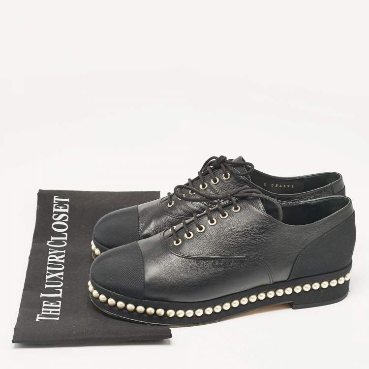 Pre Owned Chanel Black Leather and Fabric CC Faux Pearl Lace Up Oxfords Size 40