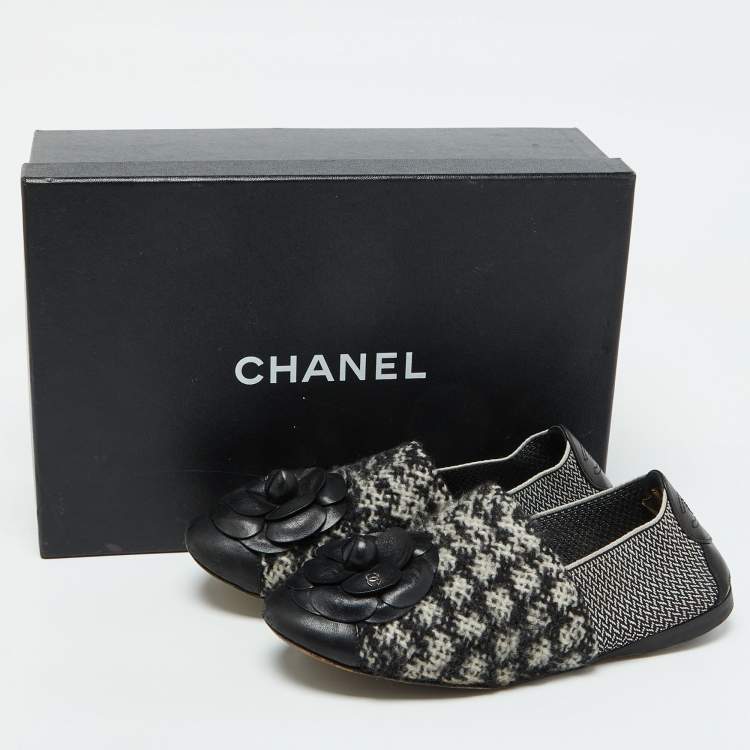 Pre Owned Chanel Black/White Tweed Fabric and Leather Camellia Loafers Size 37