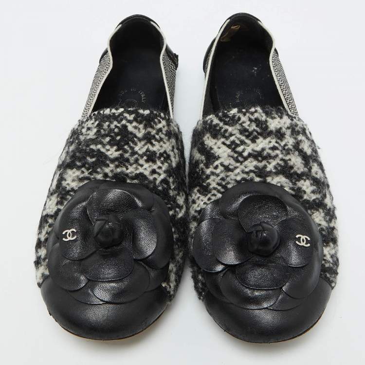 Pre Owned Chanel Black/White Tweed Fabric and Leather Camellia Loafers Size 37
