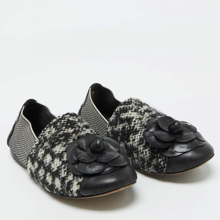 Pre Owned Chanel Black/White Tweed Fabric and Leather Camellia Loafers Size 37