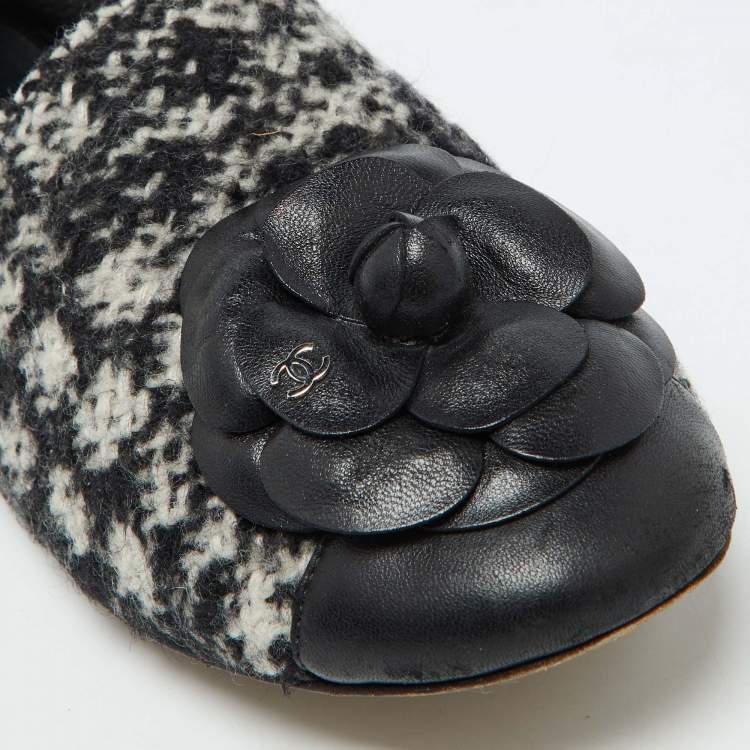 Pre Owned Chanel Black/White Tweed Fabric and Leather Camellia Loafers Size 37