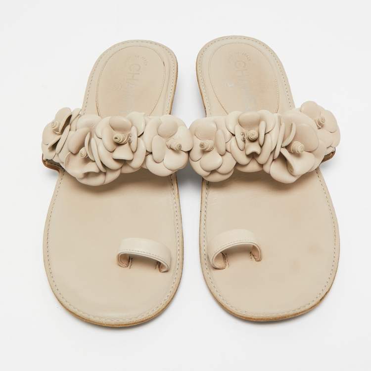 Pre Owned Chanel Cream Leather Camellia Toe Ring Flat Sandals Size 39