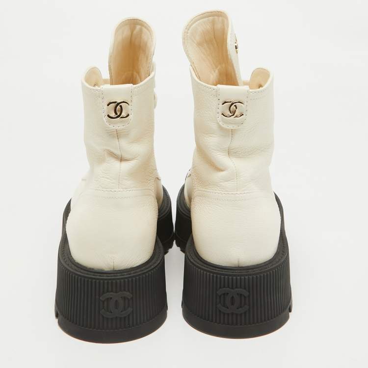 Pre Owned Chanel Black/Cream Leather CC Cap Toe Logo Combat Boots Size 38.5