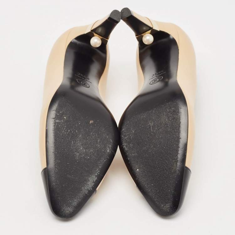 Pre Owned Chanel Beige/Black Leather Faux Pearl Cap Toe Pumps Size 39.5