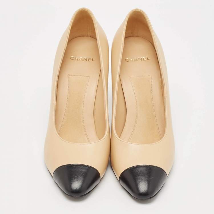 Pre Owned Chanel Beige/Black Leather Faux Pearl Cap Toe Pumps Size 39.5